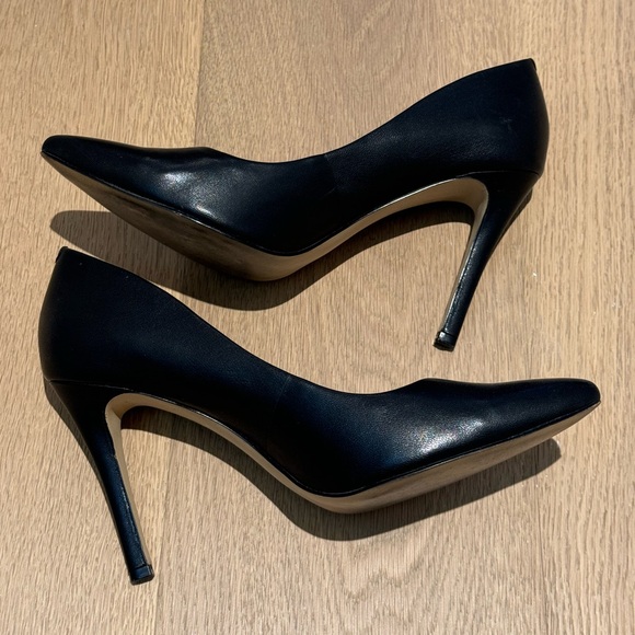 Saks Fifth Avenue Pointed Toe Pumps in Black Size 8.5M - Picture 2 of 7